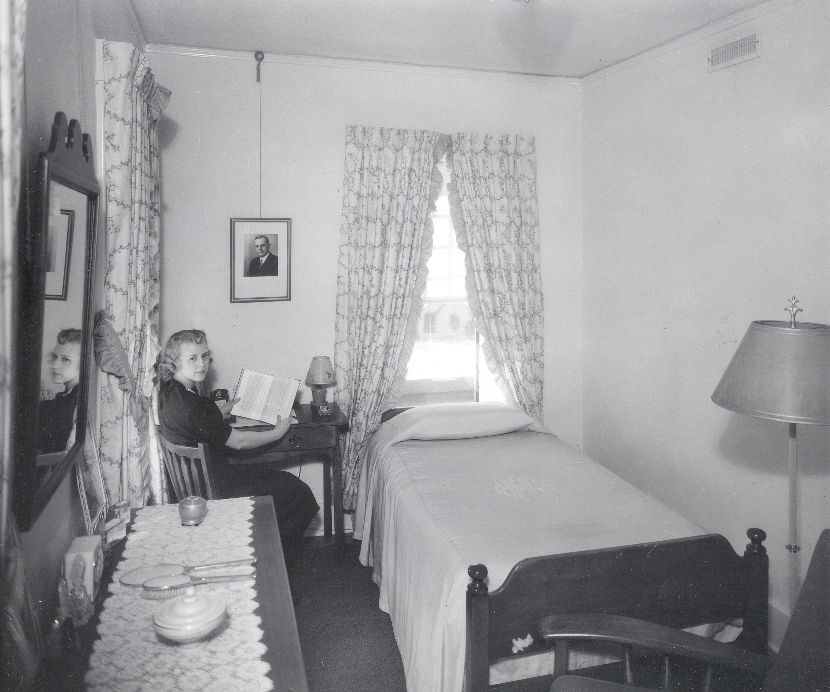 Montgomery Hall Student Room 1938 after the Interior Remodel <span class="cc-gallery-credit"></span>